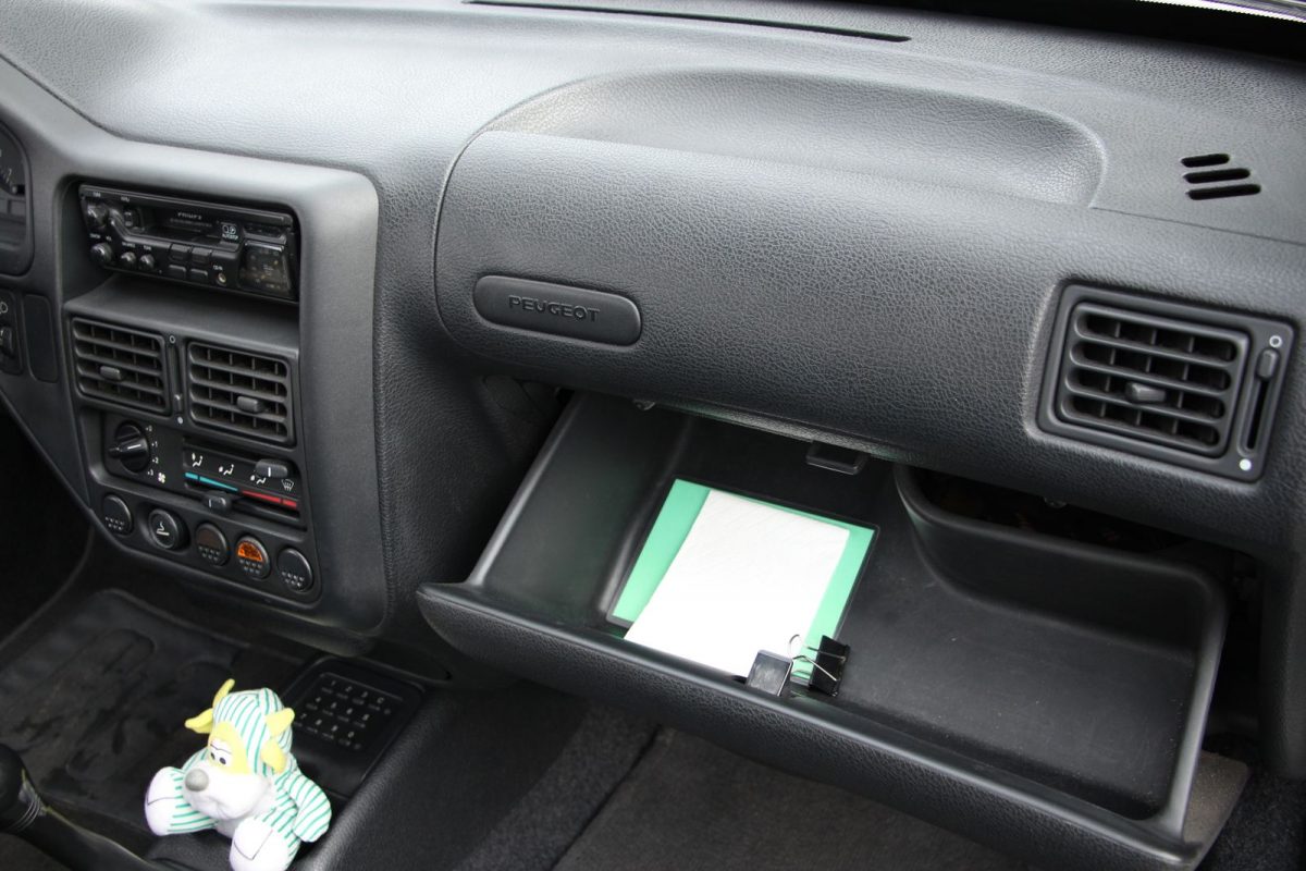 PEUGEOT 106