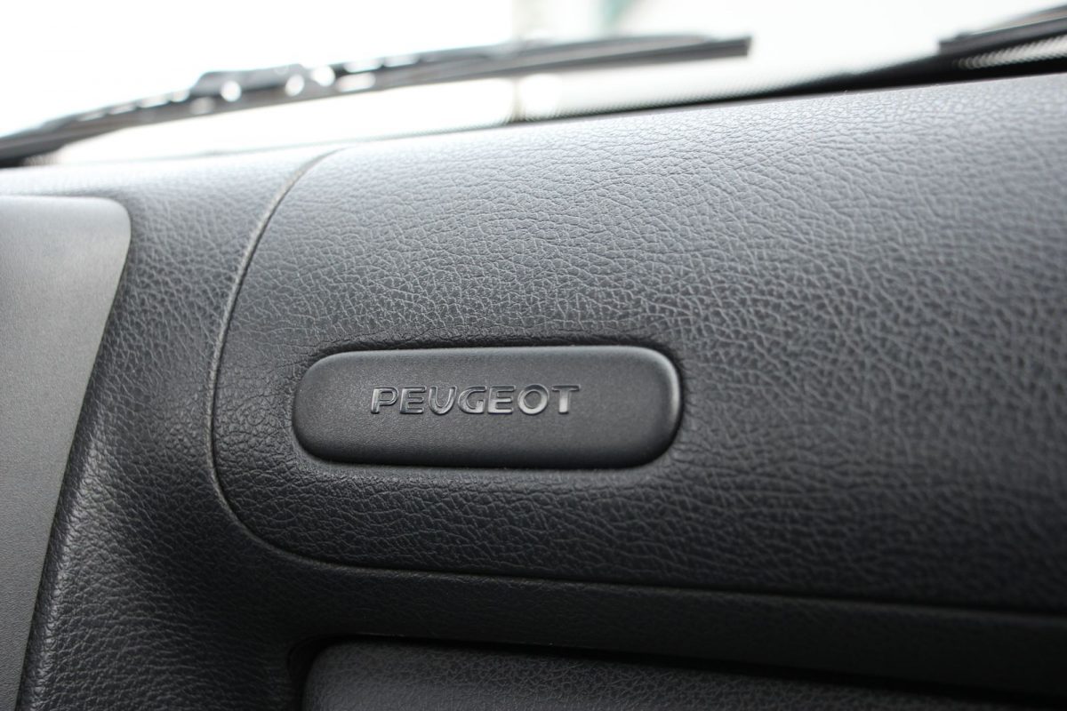 PEUGEOT 106