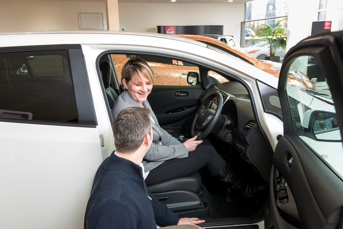 NISSAN LEAF