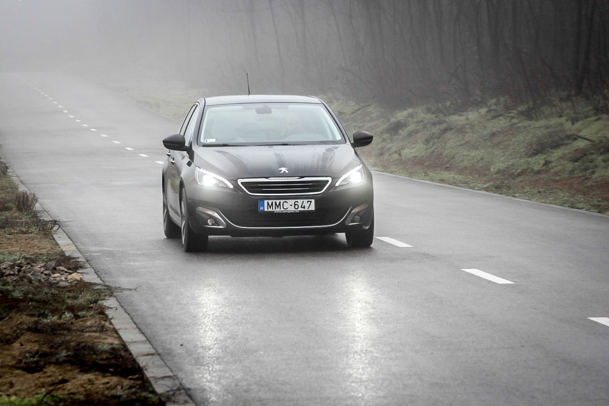 PEUGEOT 308