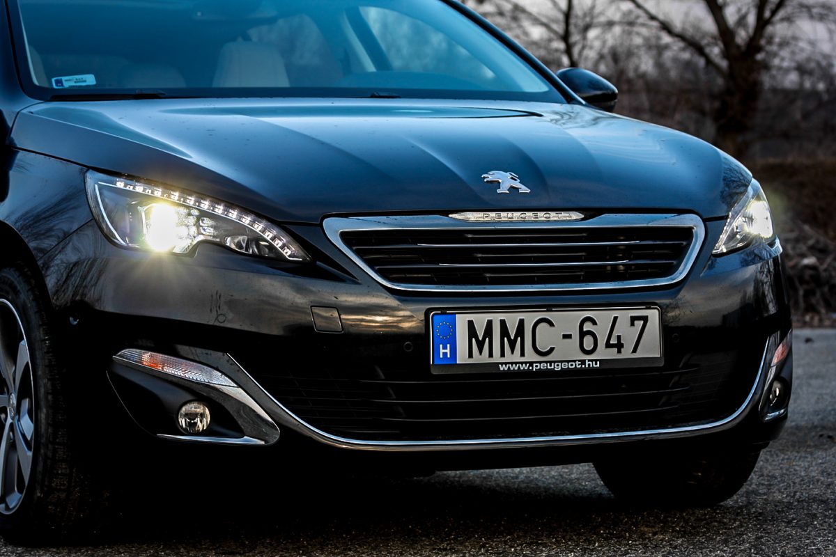 PEUGEOT 308