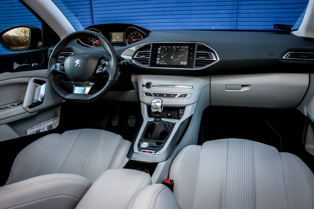 PEUGEOT 308
