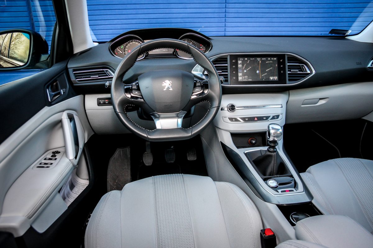 PEUGEOT 308