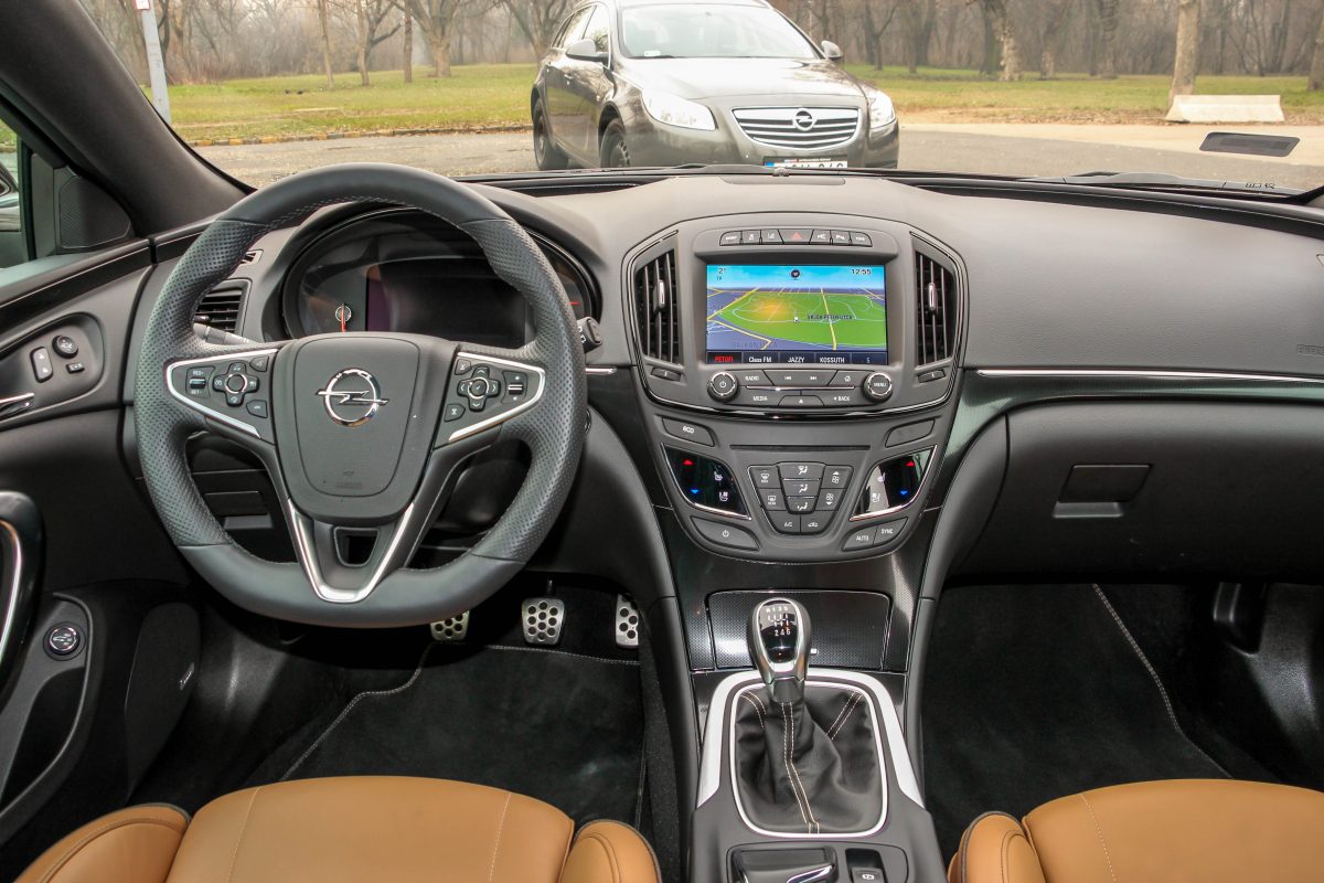 OPEL INSIGNIA