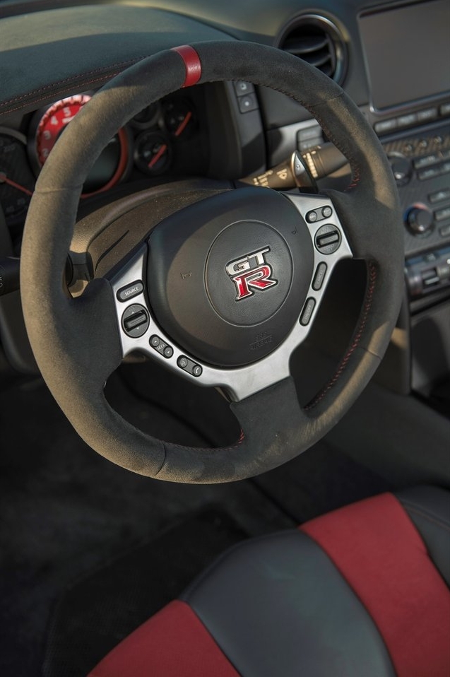 NISSAN GT-R