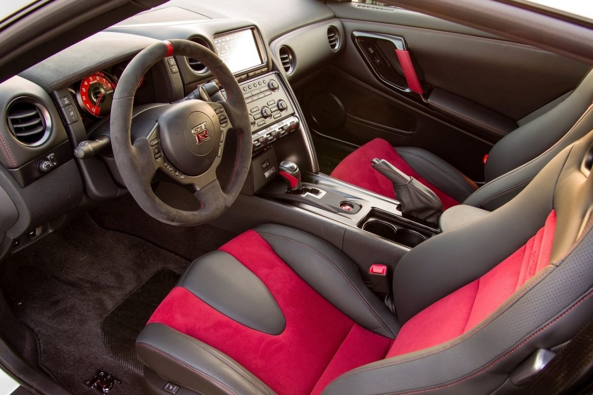 NISSAN GT-R