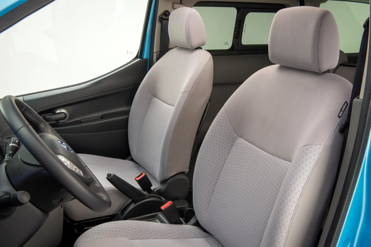 NISSAN NV200
