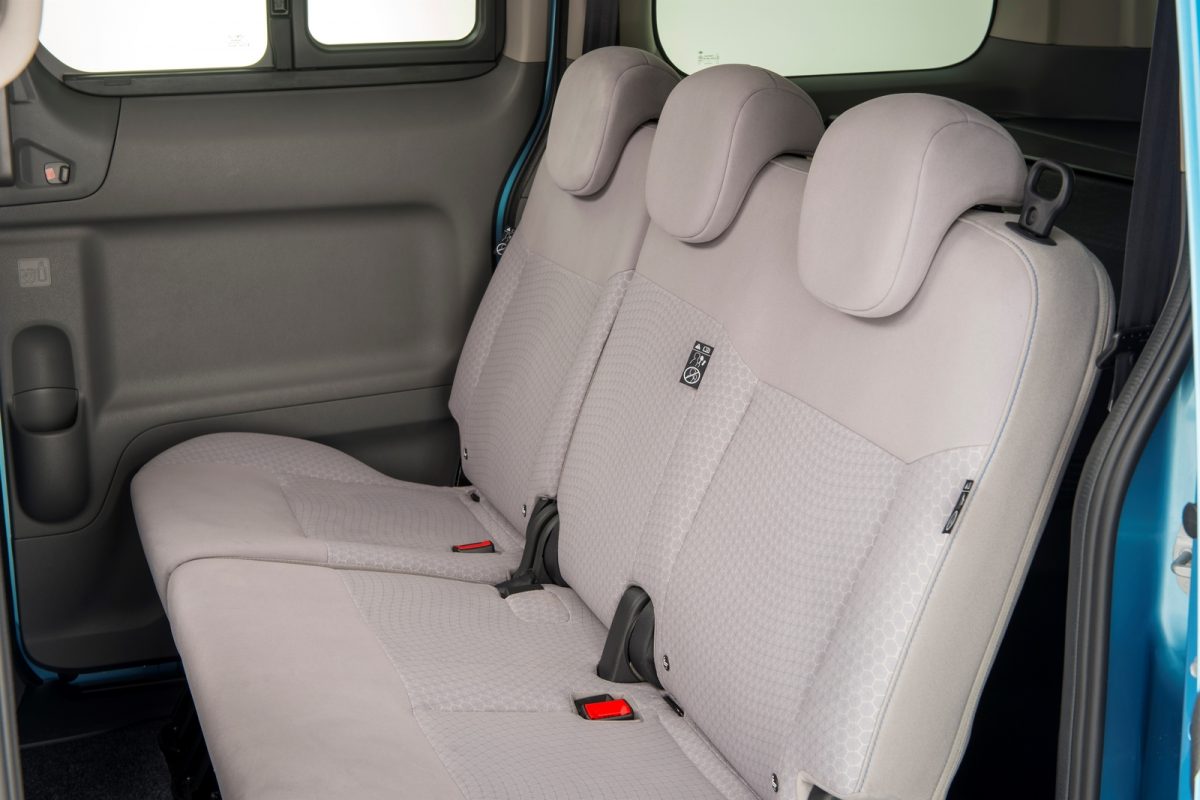 NISSAN NV200