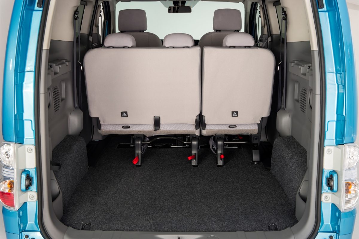 NISSAN NV200