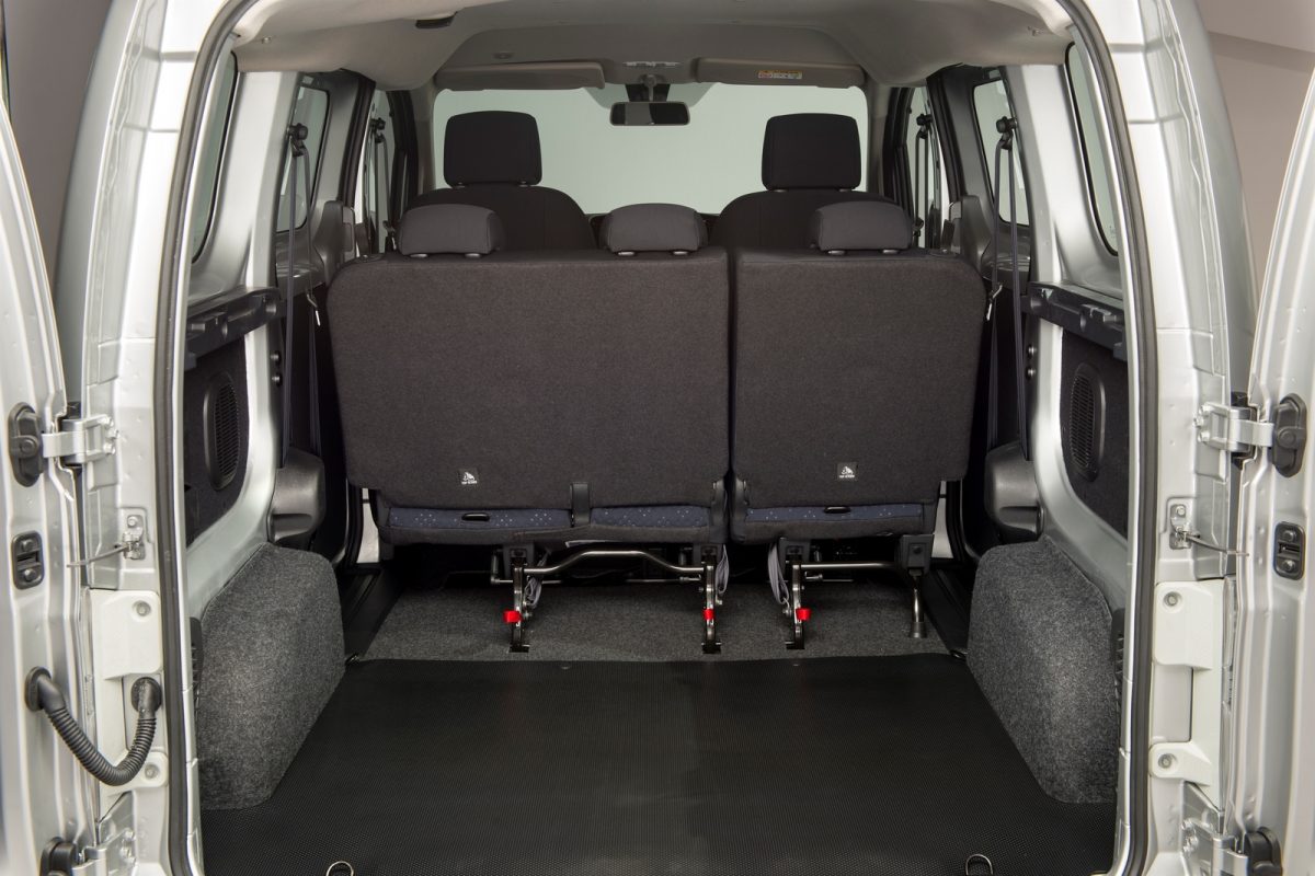 NISSAN NV200