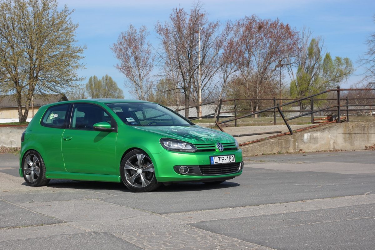 VOLKSWAGEN GOLF