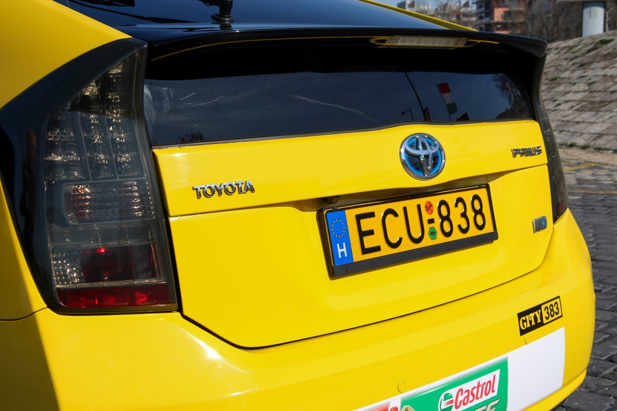 TOYOTA PRIUS