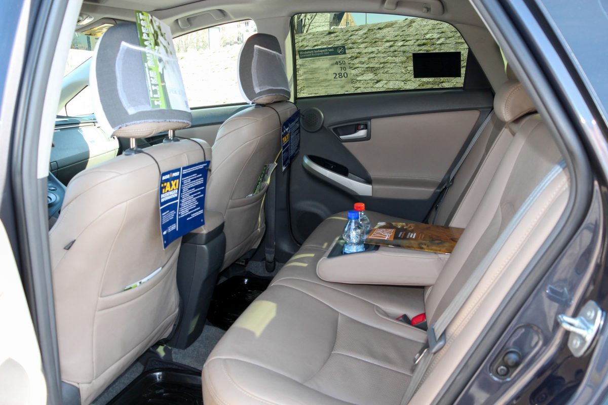 TOYOTA PRIUS