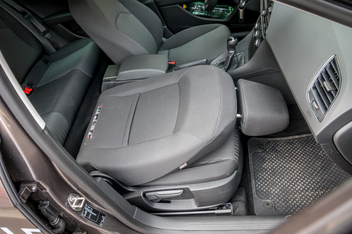 SEAT LEON