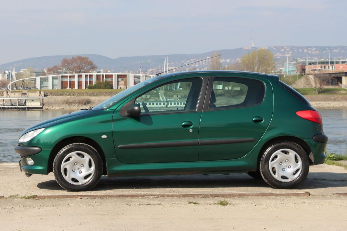 PEUGEOT
