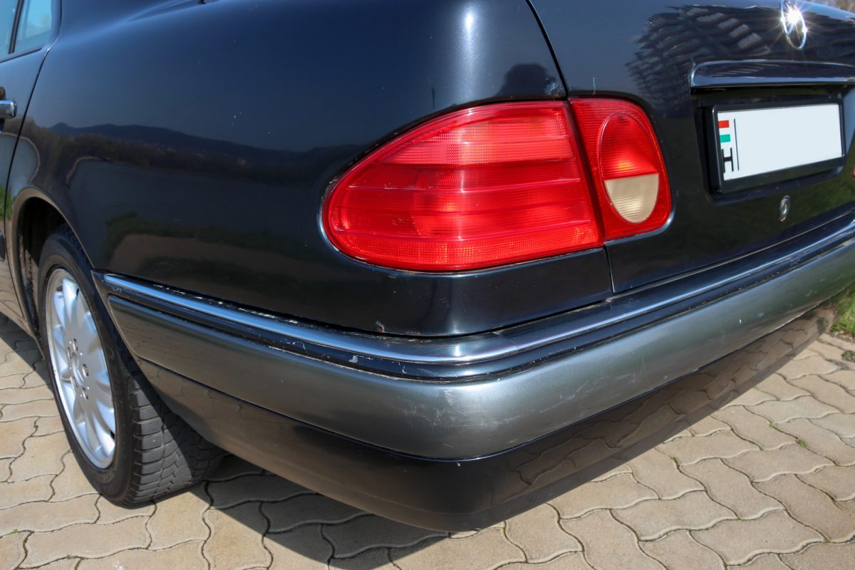 MERCEDES-BENZ E 220