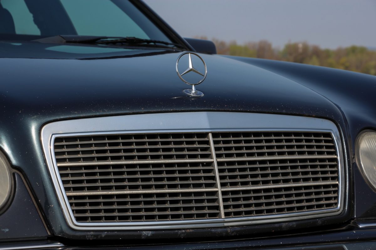 MERCEDES-BENZ E 220