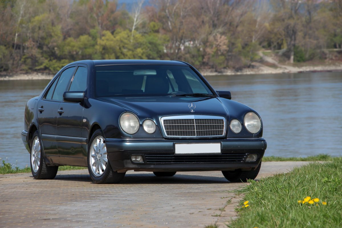 MERCEDES-BENZ E 220