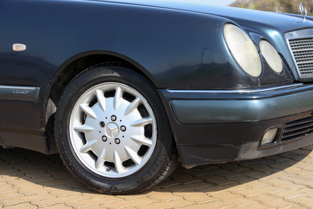 MERCEDES-BENZ E 220