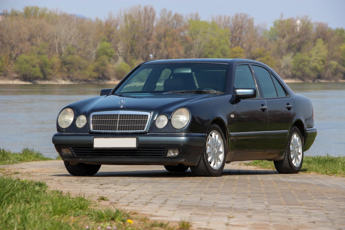 MERCEDES-BENZ E 220