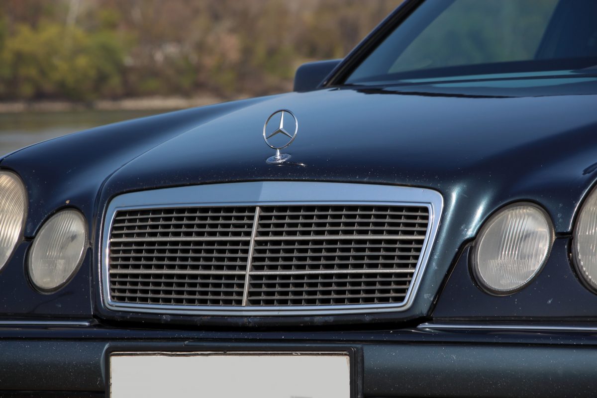 MERCEDES-BENZ E 220