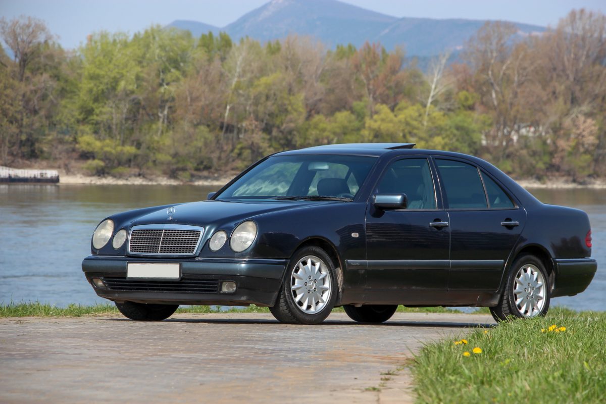 MERCEDES-BENZ E 220