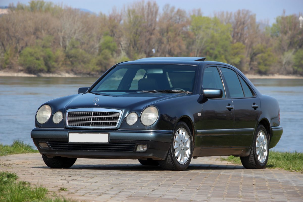 MERCEDES-BENZ E 220