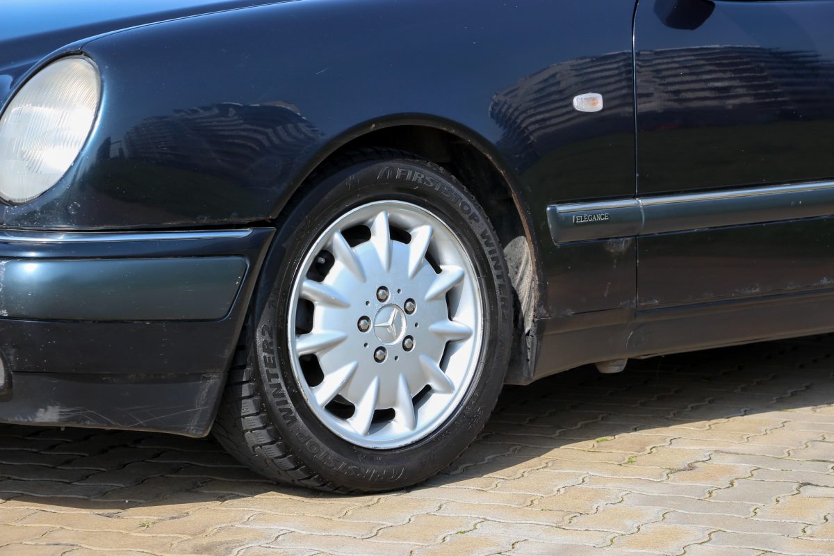 MERCEDES-BENZ E 220