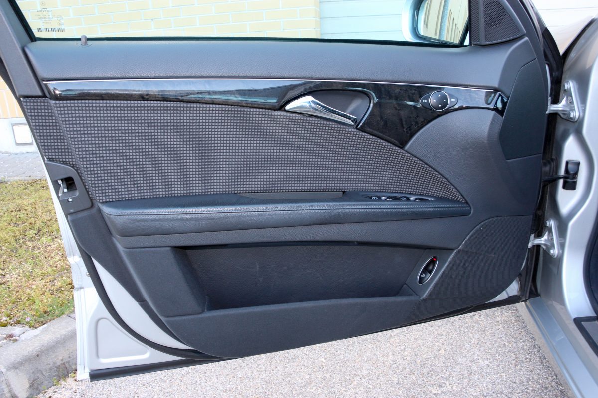 MERCEDES-BENZ E 270