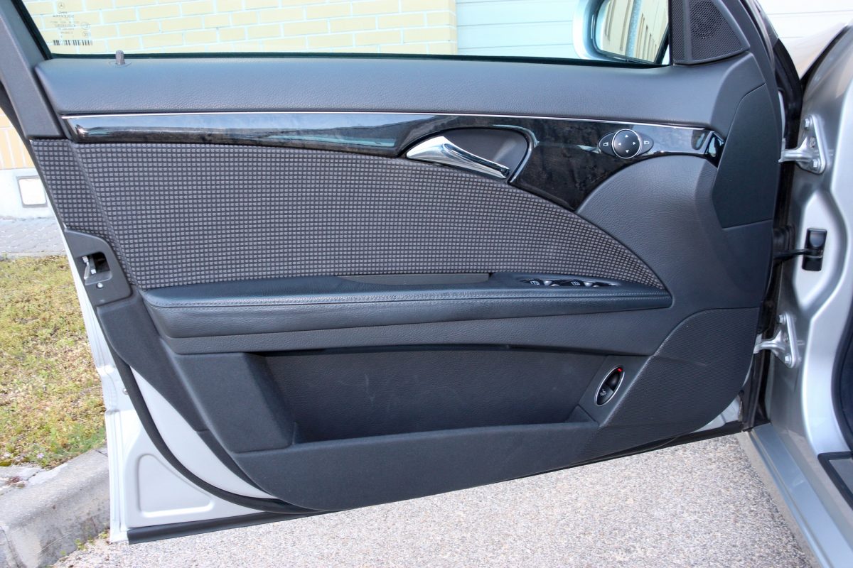 MERCEDES-BENZ E 270