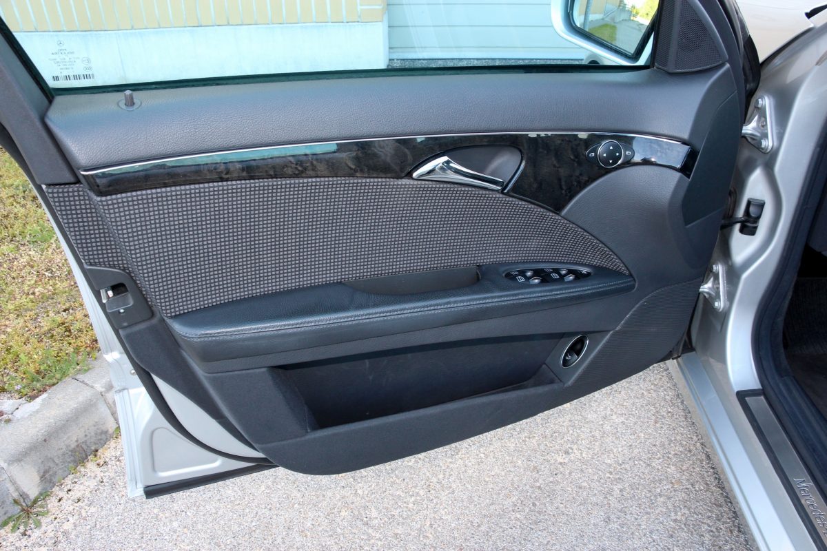 MERCEDES-BENZ E 270