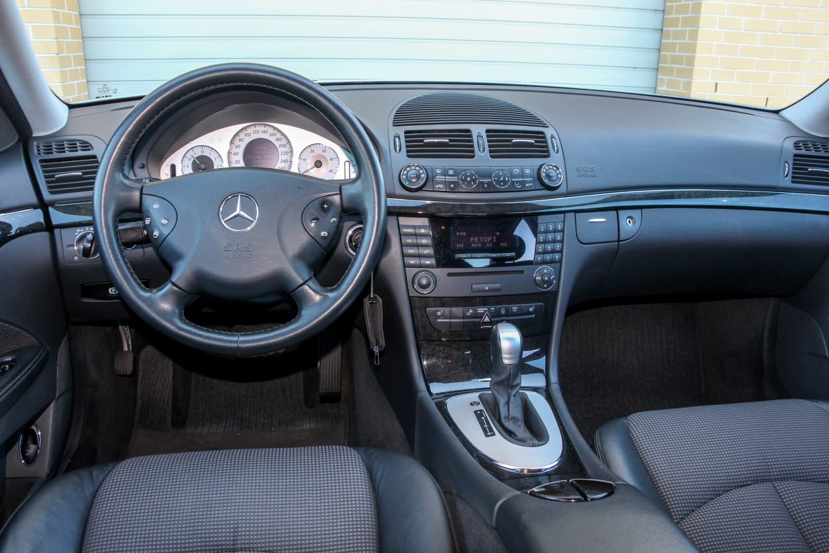 MERCEDES-BENZ E 270