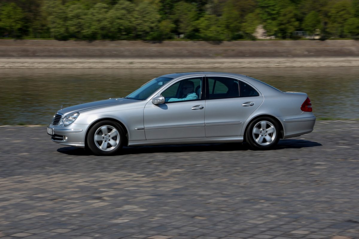 MERCEDES-BENZ E 270