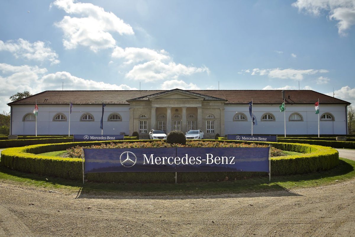MERCEDES-BENZ