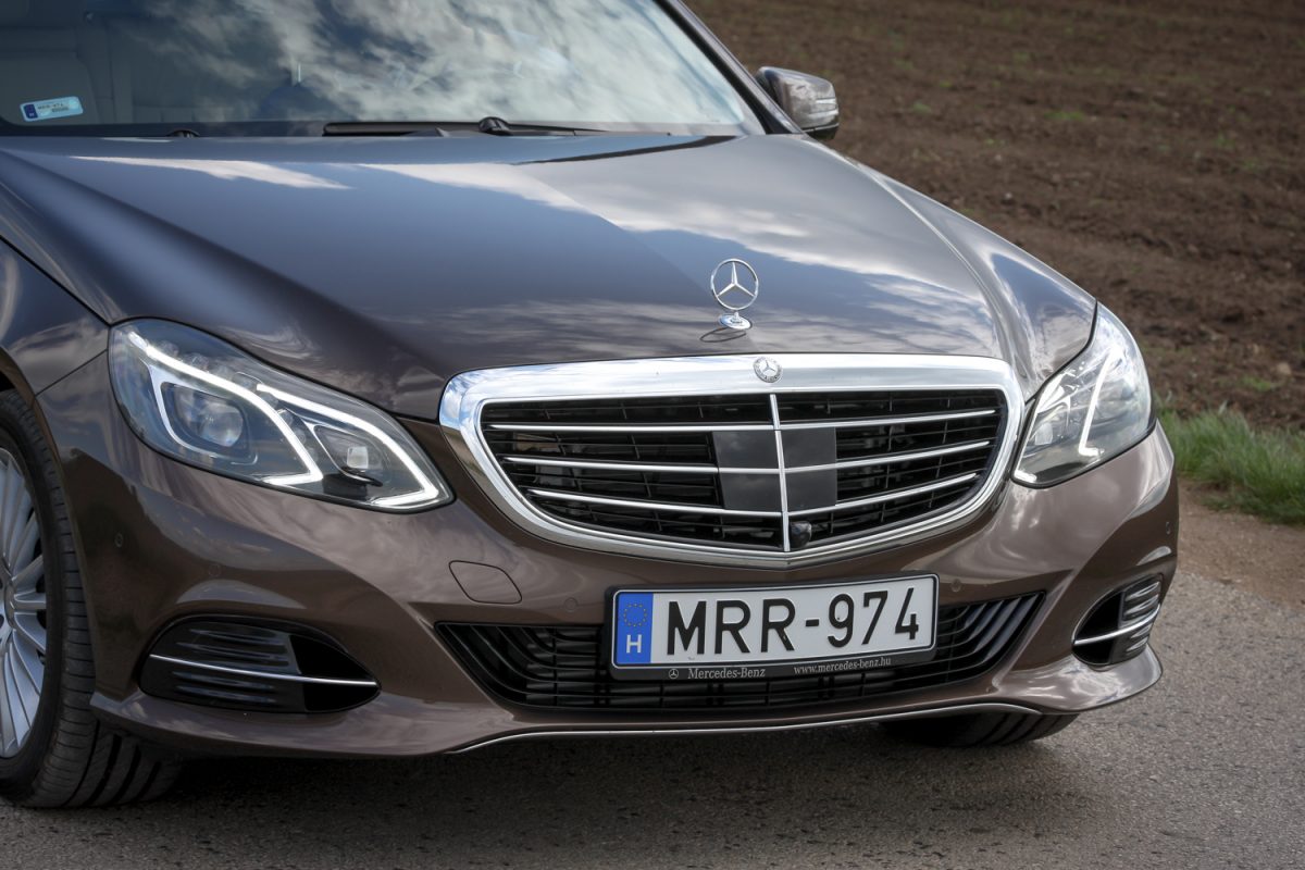 MERCEDES-BENZ