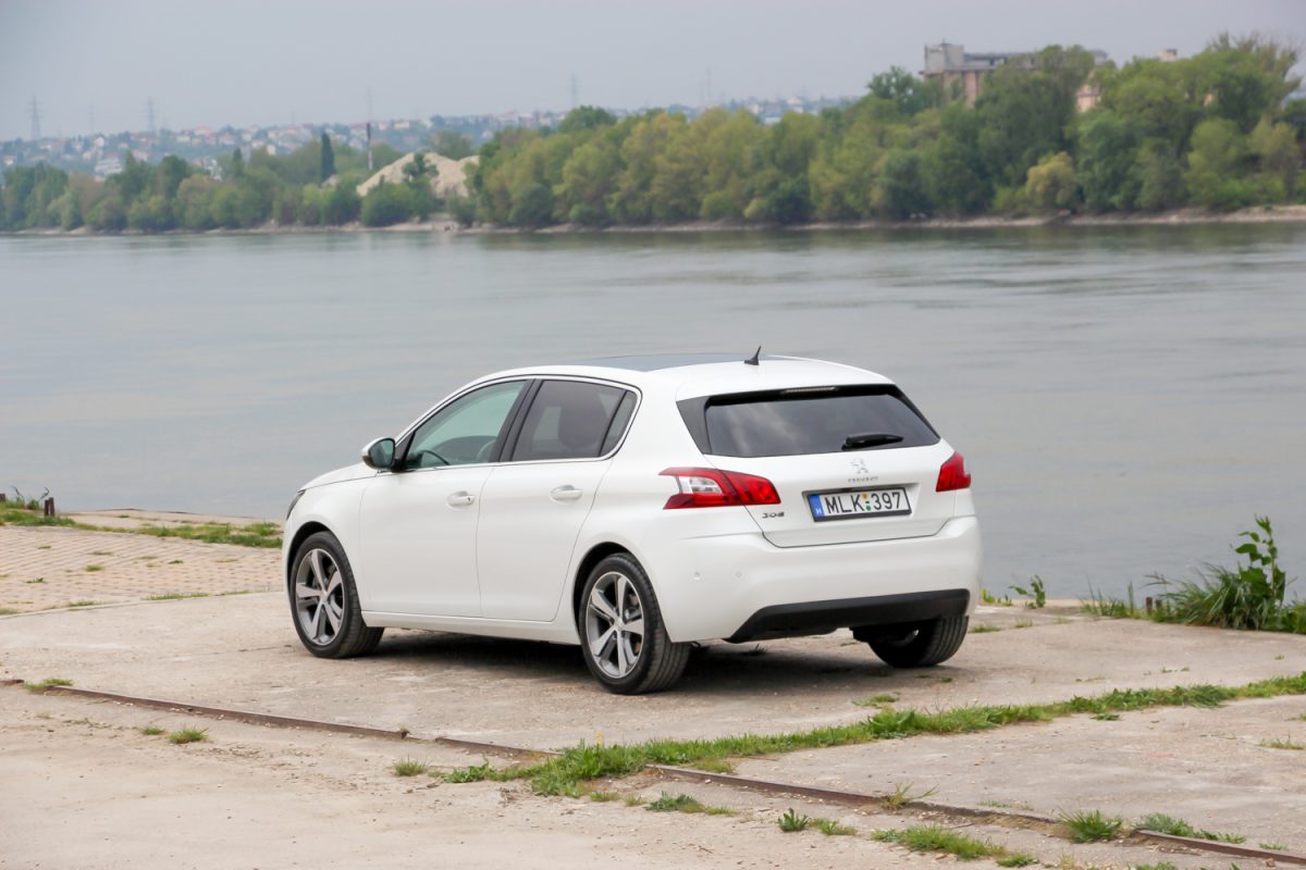 PEUGEOT 308