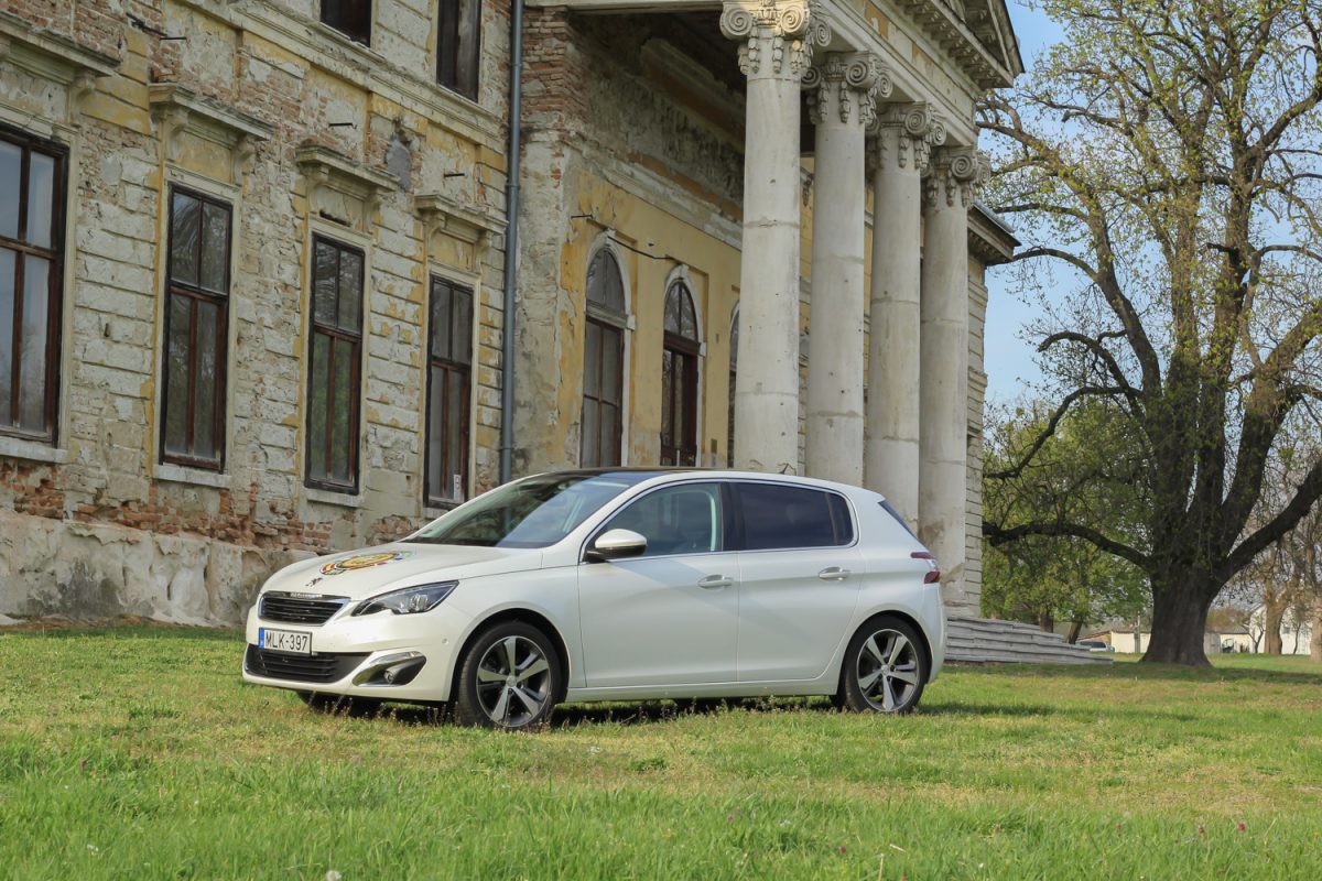 PEUGEOT 308