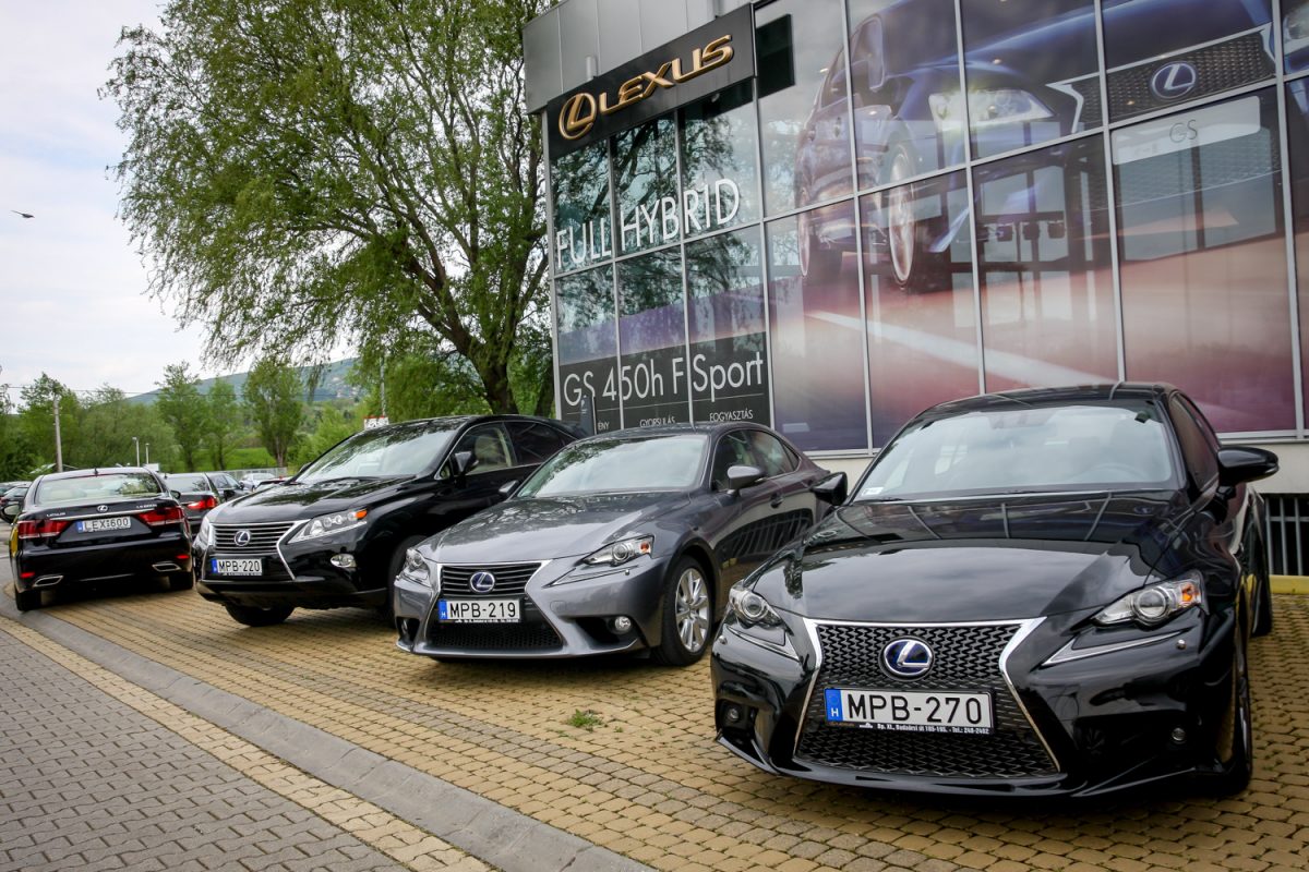 LEXUS