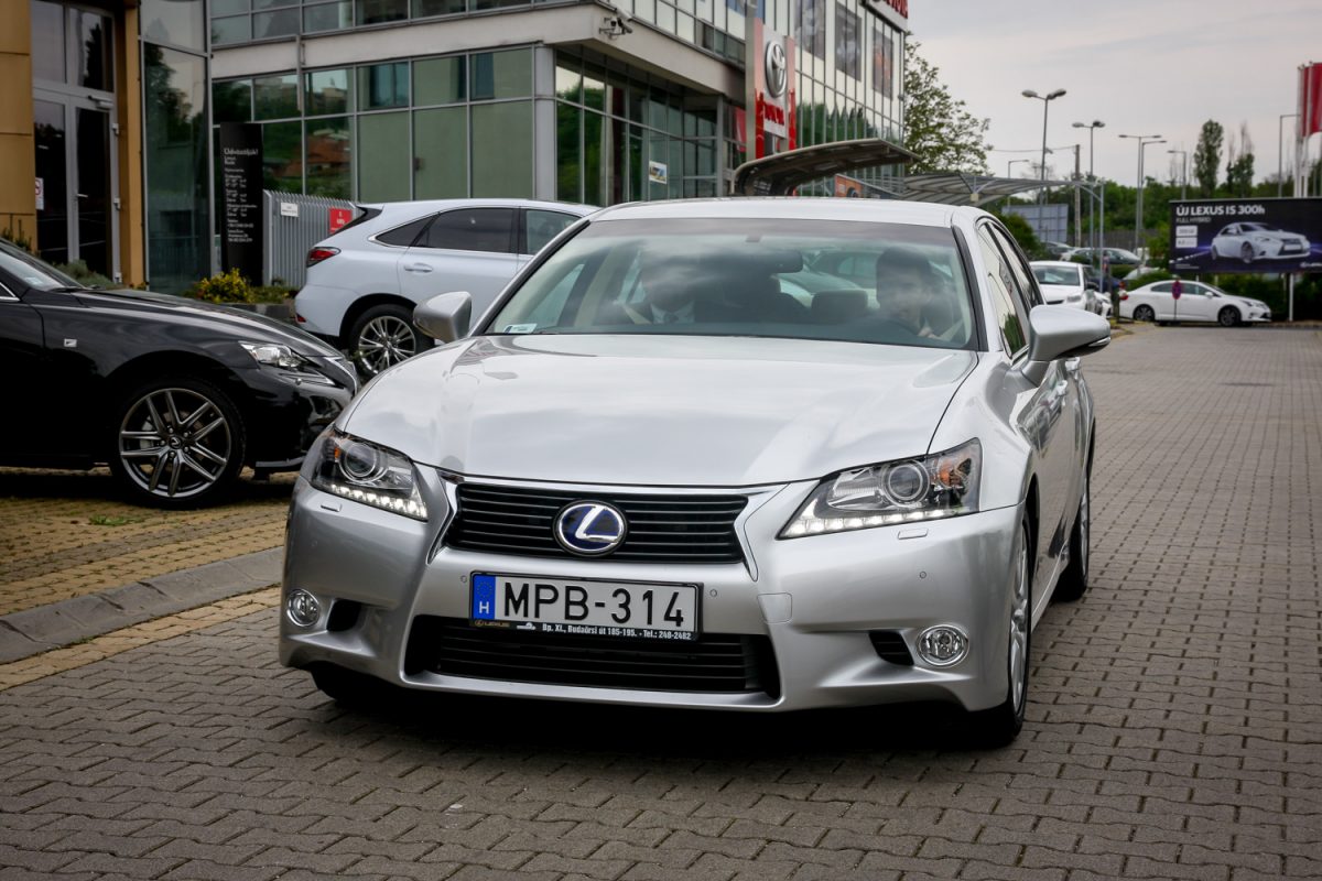 LEXUS