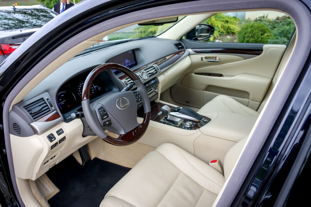 LEXUS