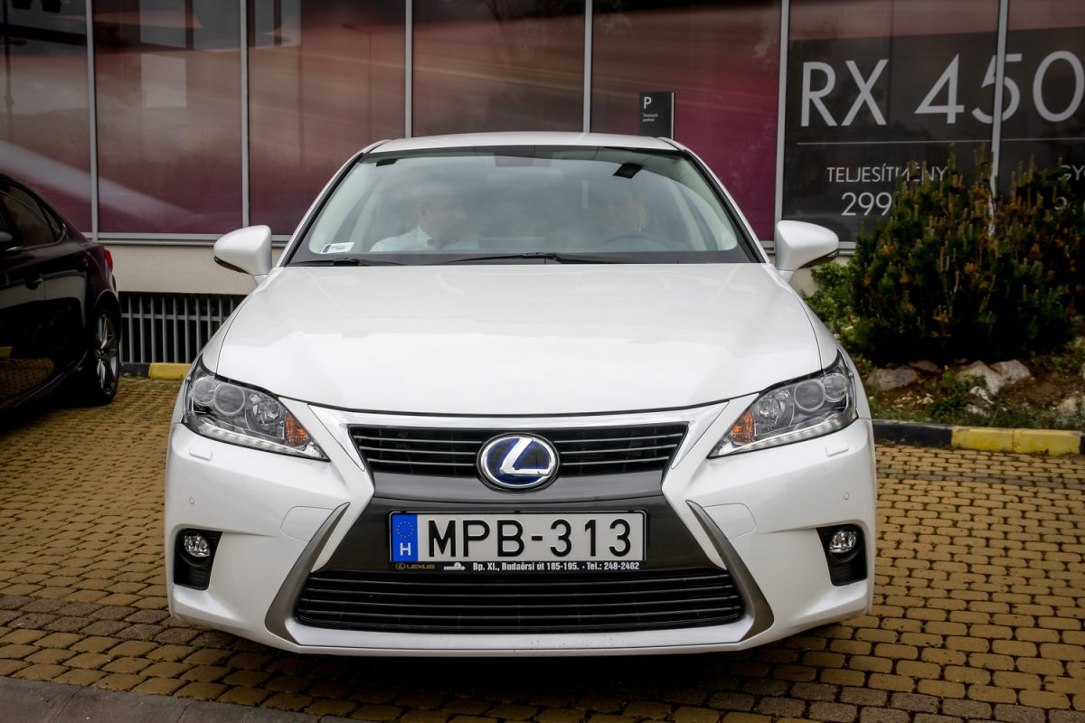 LEXUS
