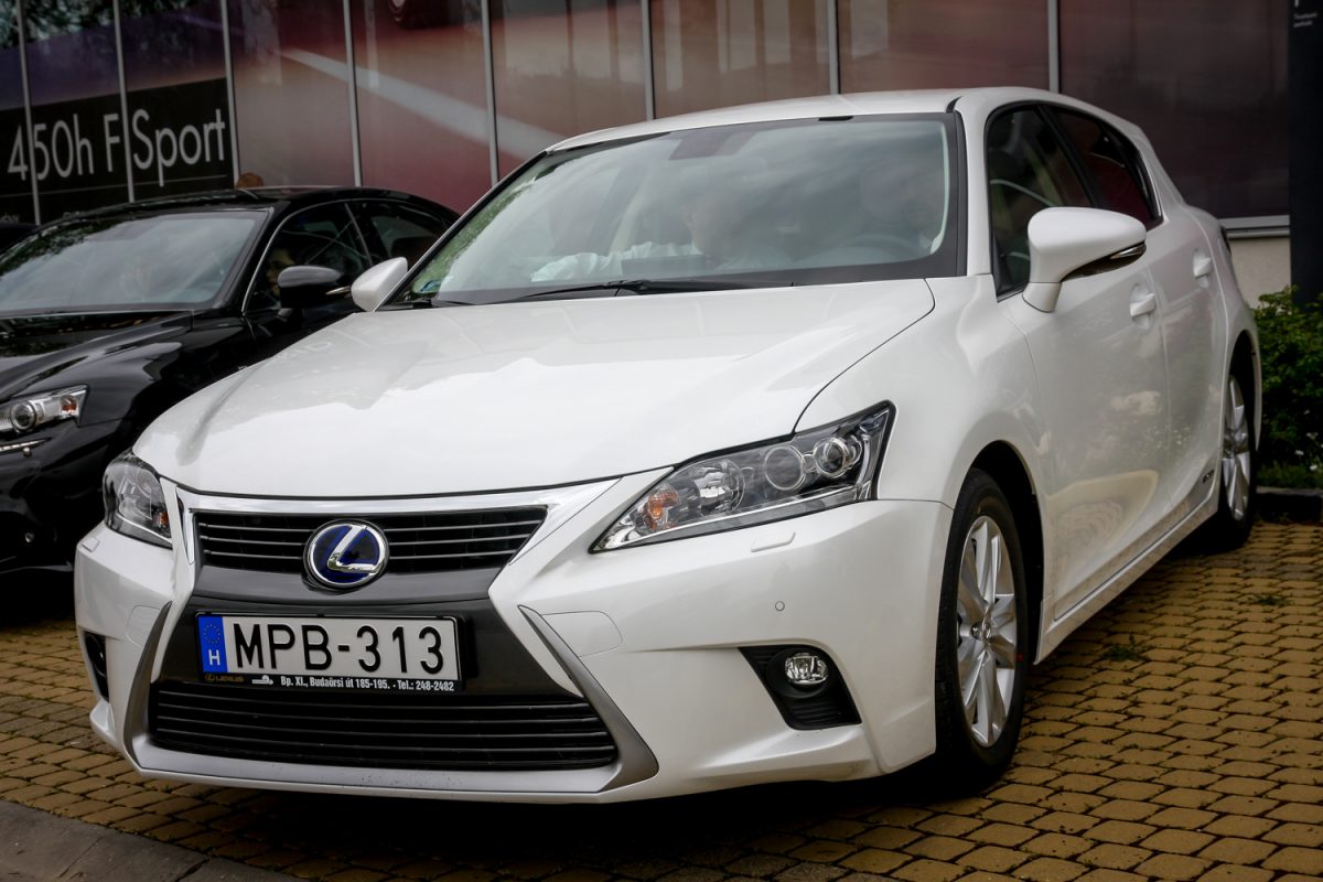 LEXUS