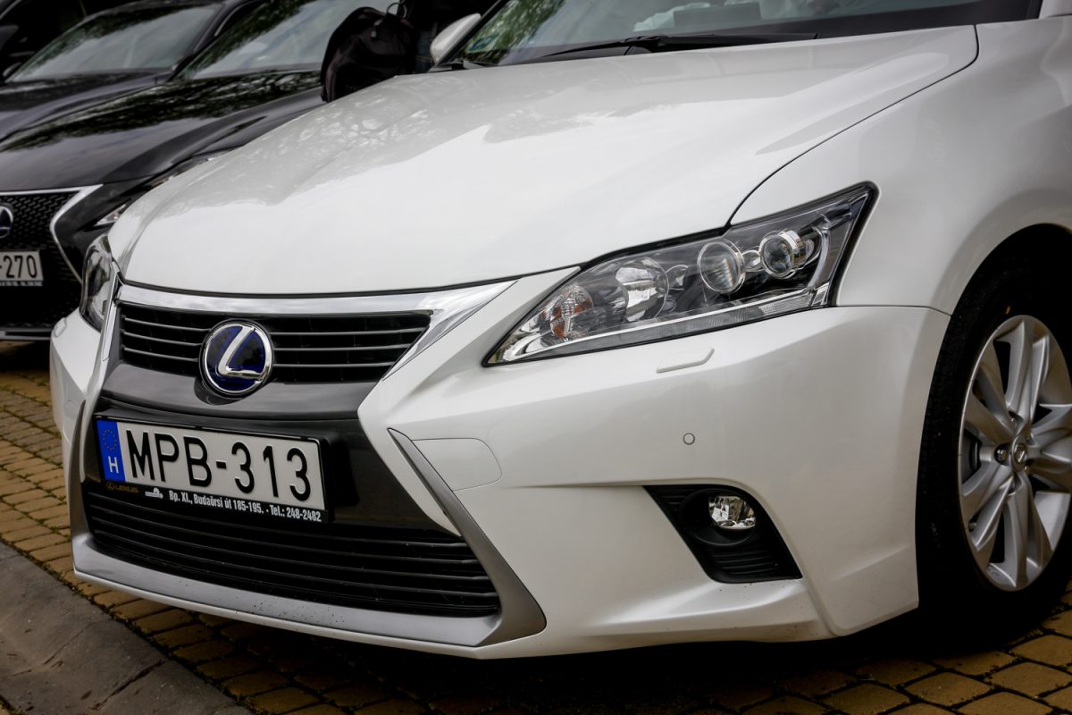 LEXUS