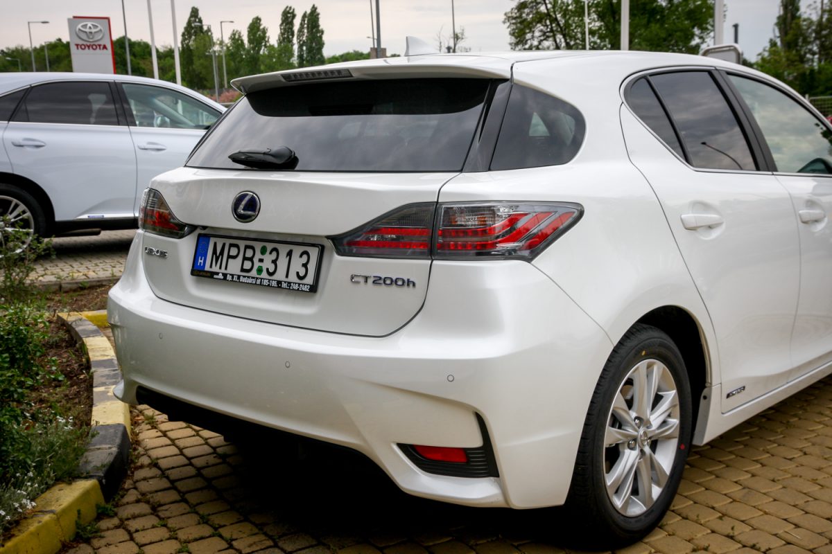 LEXUS