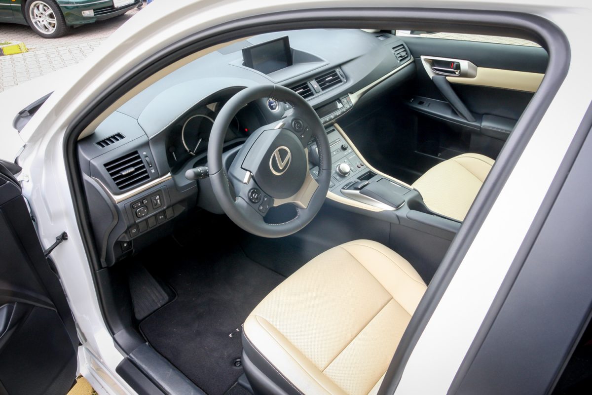 LEXUS