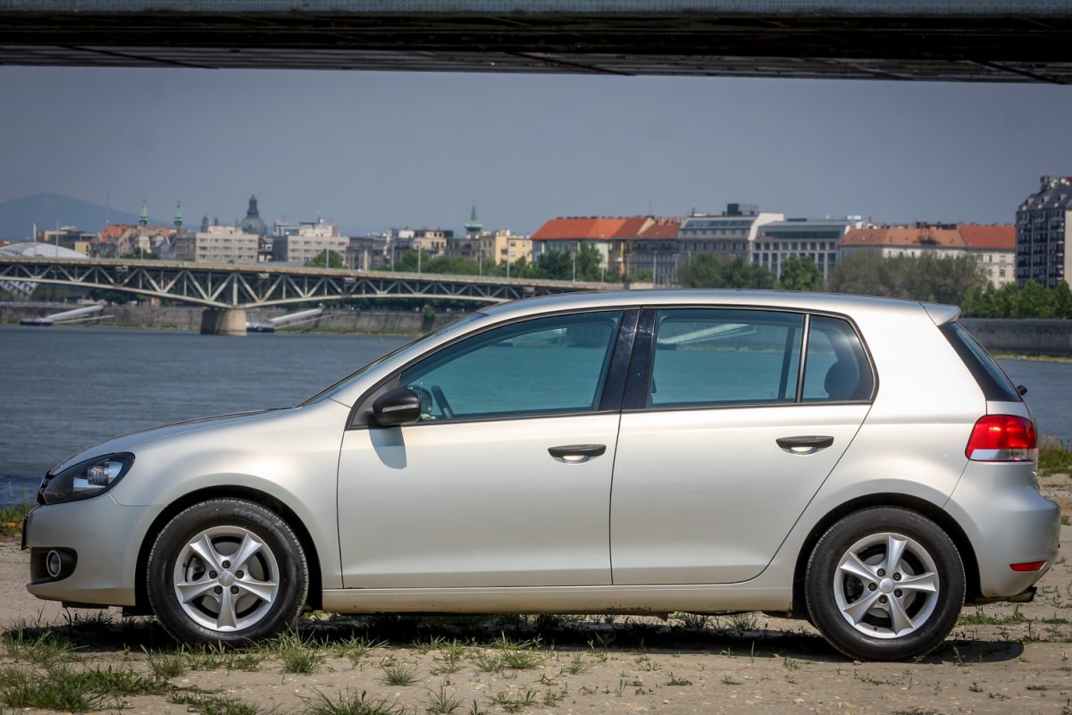 VOLKSWAGEN GOLF VI