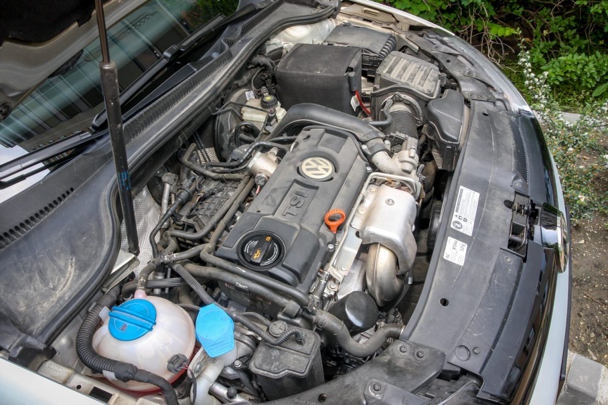 VOLKSWAGEN GOLF VI
