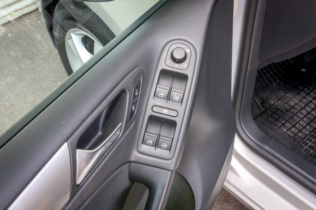 VOLKSWAGEN GOLF VI