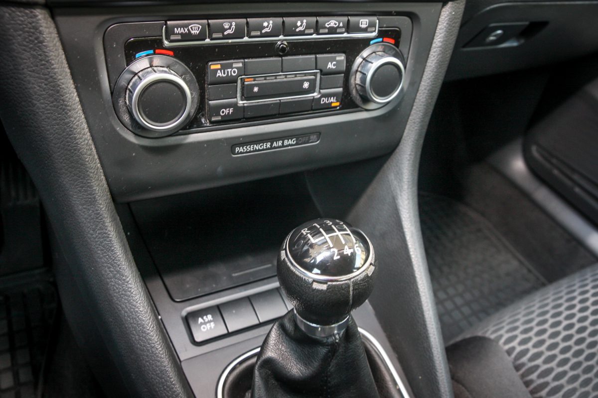 VOLKSWAGEN GOLF VI
