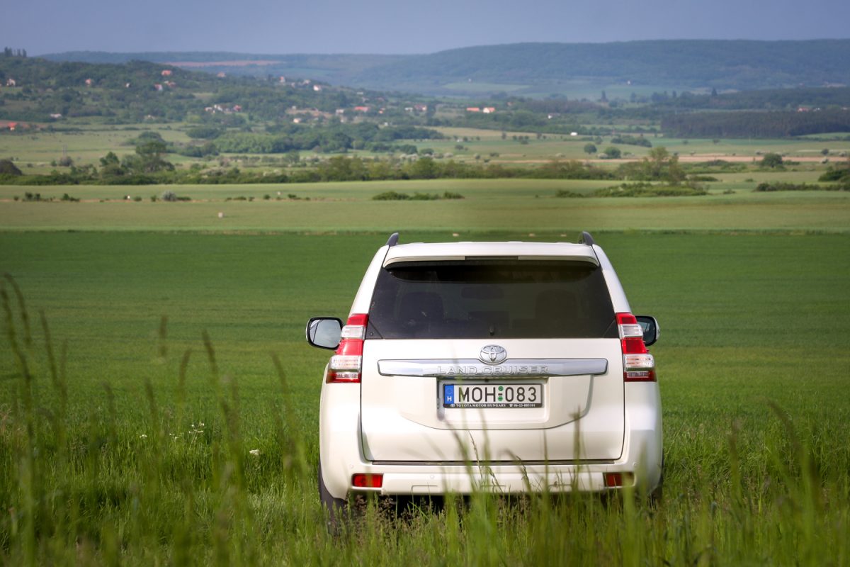 TOYOTA LAND CRUISER